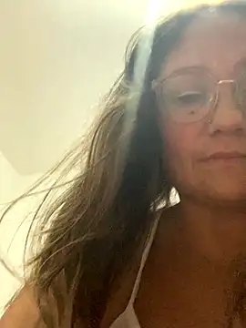 Snapshot of gabiTetas chatting on December 6, 2024, 11:27 am gabiTetas online show from December 6, 2024, 11:27 am