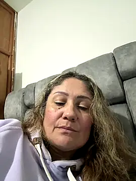 Snapshot of gabiTetas chatting on September 18, 2025, 9:40 pm gabiTetas online show from September 18, 2025, 9:40 pm