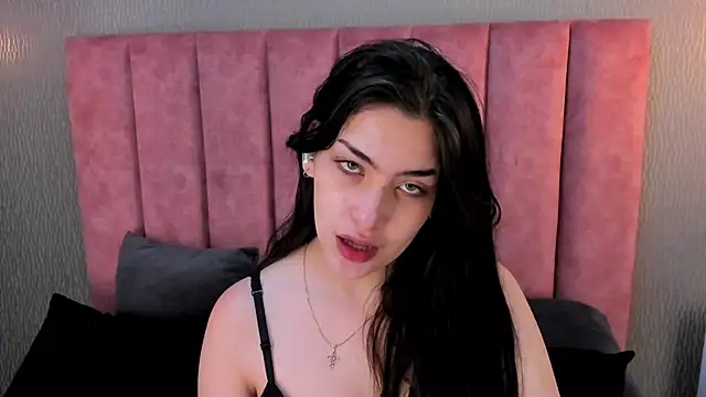 Alexa Thaylor  online show from November 20, 2025, 3:02 pm