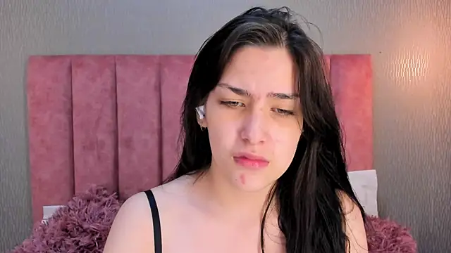 Alexa Thaylor  online show from October 18, 2025, 3:25 pm