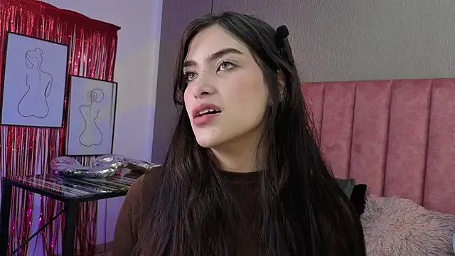 Alexa Thaylor  online show from February 13, 2026, 4:40 pm