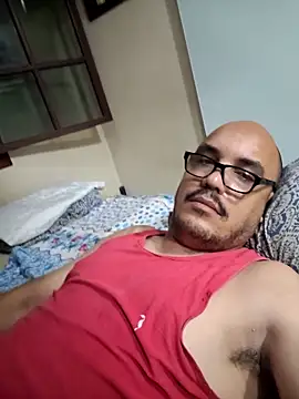 RobertoBuzios22 online show from March 15, 2025, 9:27 pm