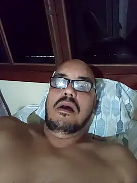 RobertoBuzios22 online show from September 26, 2025, 8:27 pm