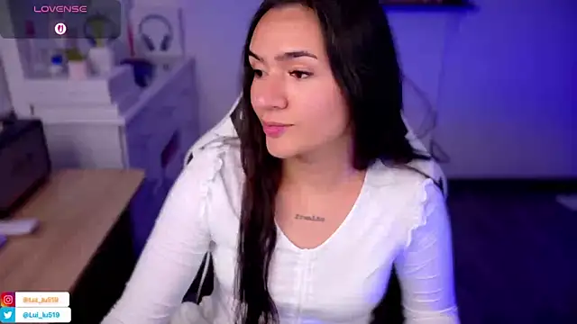 Snapshot of ImLui_lu chatting on November 3, 2025, 11:30 pm ImLui lu online show from November 3, 2025, 11:30 pm