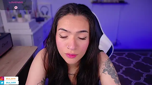 Snapshot of ImLui_lu chatting on November 12, 2025, 11:30 pm ImLui lu online show from November 12, 2025, 11:30 pm