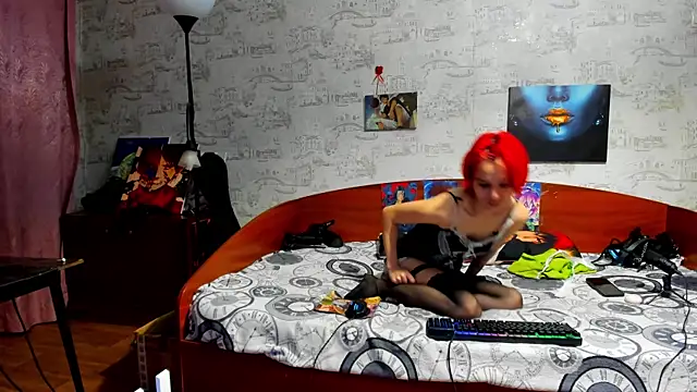 Snapshot of KagamiTayga chatting on February 8, 2026, 2:42 am KagamiTayga online show from February 8, 2026, 2:42 am