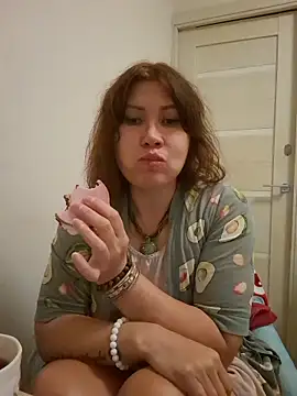 Snapshot of ROXOLANAA_SEXY chatting on October 4, 2025, 8:43 pm ROXOLANAA SEXY online show from October 4, 2025, 8:43 pm