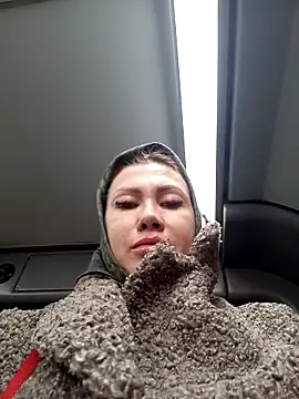 Snapshot of ROXOLANAA_SEXY chatting on November 14, 2025, 2:54 pm ROXOLANAA SEXY online show from November 14, 2025, 2:54 pm