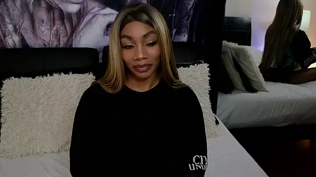 Snapshot of emely_brandon chatting on November 10, 2025, 1:54 am emely brandon online show from November 10, 2025, 1:54 am