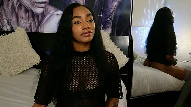 Snapshot of emely_brandon chatting on February 13, 2026, 12:54 am emely brandon online show from February 13, 2026, 12:54 am