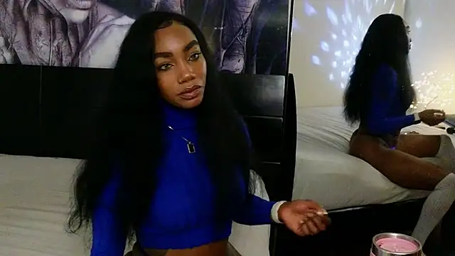 Snapshot of emely_brandon chatting on February 12, 2026, 12:32 am emely brandon online show from February 12, 2026, 12:32 am