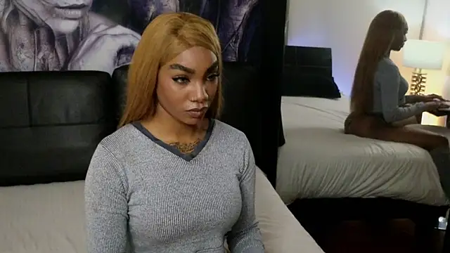 Snapshot of emely_brandon chatting on November 17, 2025, 3:10 am emely brandon online show from November 17, 2025, 3:10 am