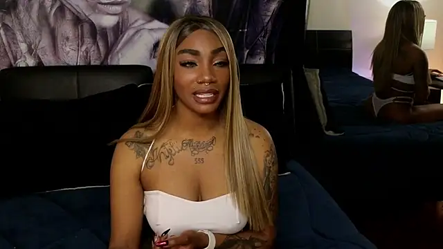 Snapshot of emely_brandon chatting on November 11, 2025, 4:51 am emely brandon online show from November 11, 2025, 4:51 am