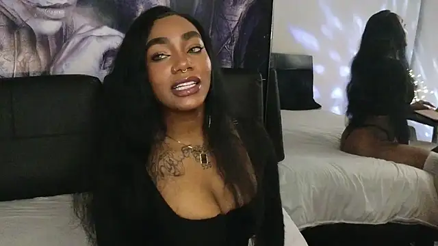 Snapshot of emely_brandon chatting on February 24, 2026, 12:11 am emely brandon online show from February 24, 2026, 12:11 am