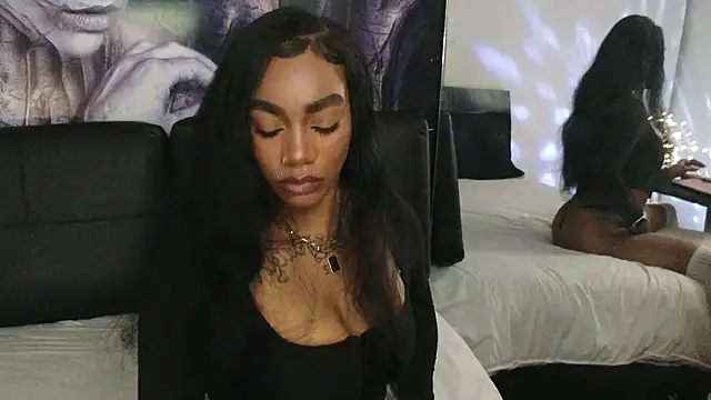 Snapshot of emely_brandon chatting on February 20, 2026, 12:18 am emely brandon online show from February 20, 2026, 12:18 am