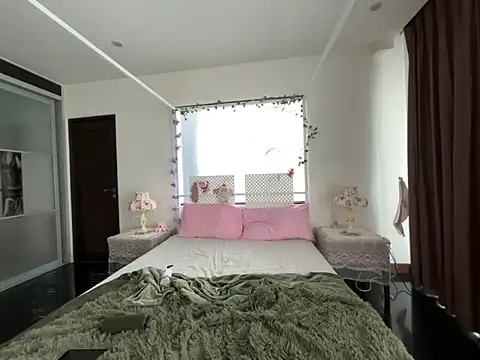 Naomisroom online show from June 6, 2026, 7:24 am