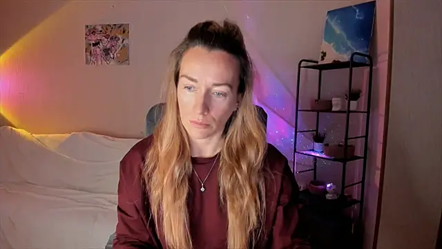 RebeccaMartinez online show from October 28, 2025, 11:42 am