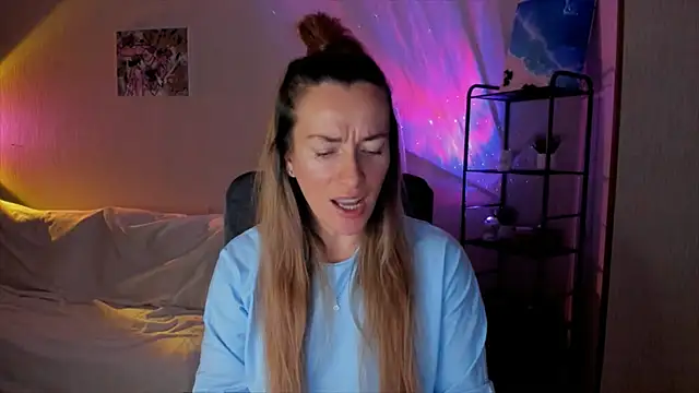 RebeccaMartinez online show from December 5, 2025, 6:45 am