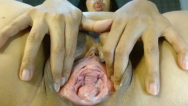 kamila-wc online show from February 7, 2025, 11:24 pm