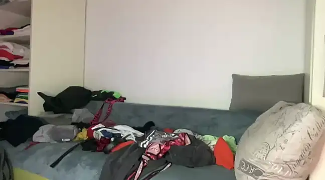 Snapshot of alejandrobg@xh chatting on February 7, 2025, 11:03 pm alejandrobgxh online show from February 7, 2025, 11:03 pm