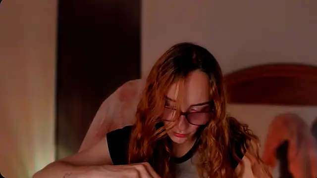 Snapshot of _lh_ chatting on February 20, 2025, 3:30 pm lh online show from February 20, 2025, 3:30 pm