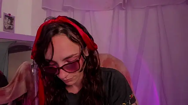 Snapshot of _lh_ chatting on February 10, 2026, 3:11 pm lh online show from February 10, 2026, 3:11 pm