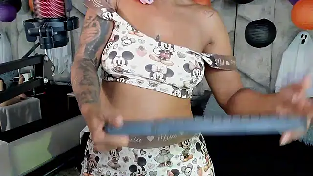 NiicolleMiller online show from October 27, 2025, 11:27 pm