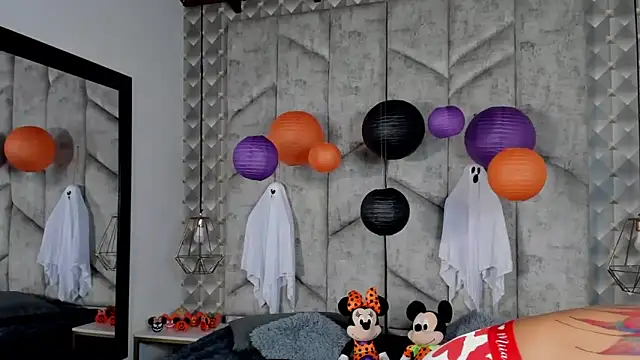 NiicolleMiller online show from October 22, 2025, 5:45 pm