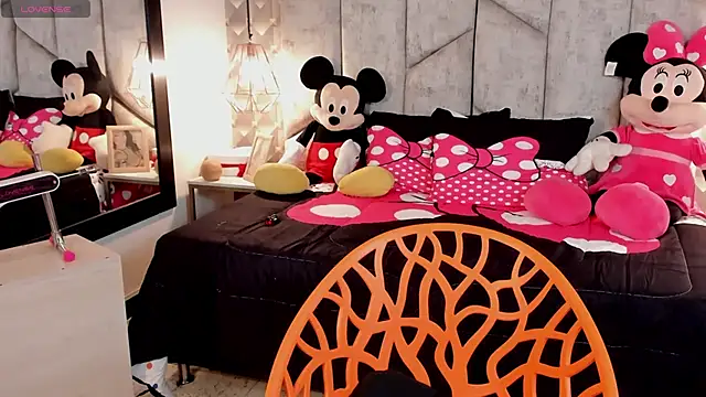 NiicolleMiller online show from October 9, 2025, 12:38 pm