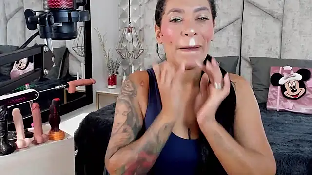 NiicolleMiller online show from November 13, 2025, 12:09 pm