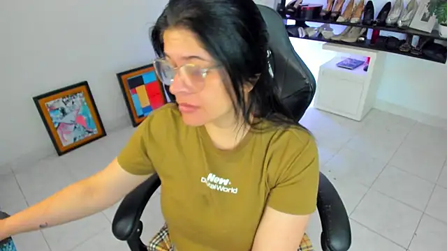 BellaFlaming online show from April 14, 2026, 10:31 am