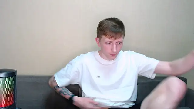 Snapshot of juliaanddima chatting on February 10, 2026, 11:37 pm juliaanddima online show from February 10, 2026, 11:37 pm