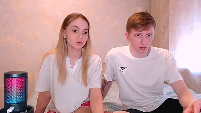 Snapshot of juliaanddima chatting on February 18, 2026, 8:22 am juliaanddima online show from February 18, 2026, 8:22 am