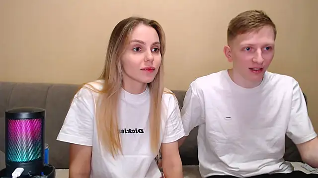 Snapshot of juliaanddima chatting on March 4, 2026, 11:01 pm juliaanddima online show from March 4, 2026, 11:01 pm