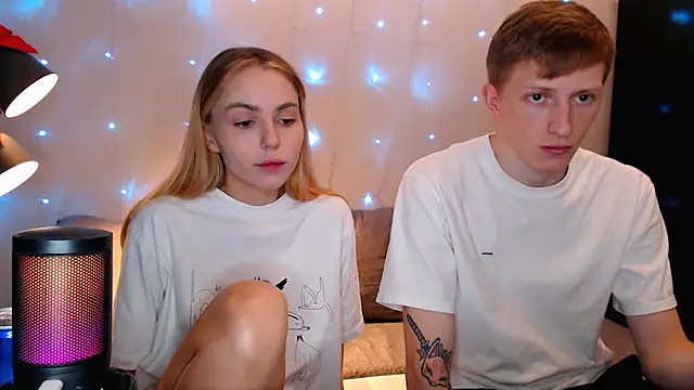 juliaanddima online show from October 14, 2025, 9:47 pm