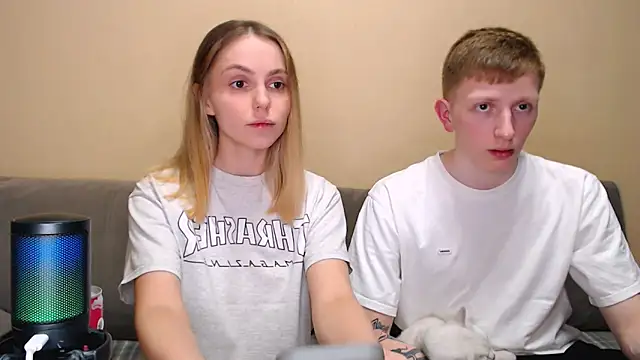 juliaanddima online show from March 15, 2026, 10:17 pm