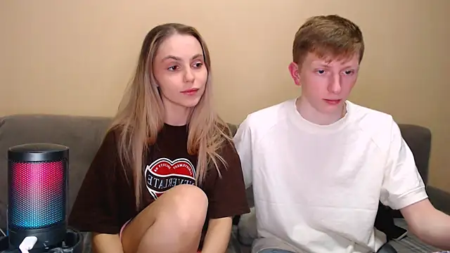 Snapshot of juliaanddima chatting on February 13, 2026, 11:16 pm juliaanddima online show from February 13, 2026, 11:16 pm