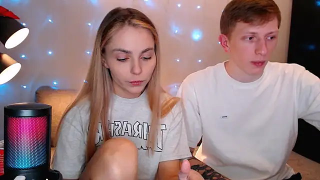 juliaanddima online show from October 15, 2025, 10:40 pm