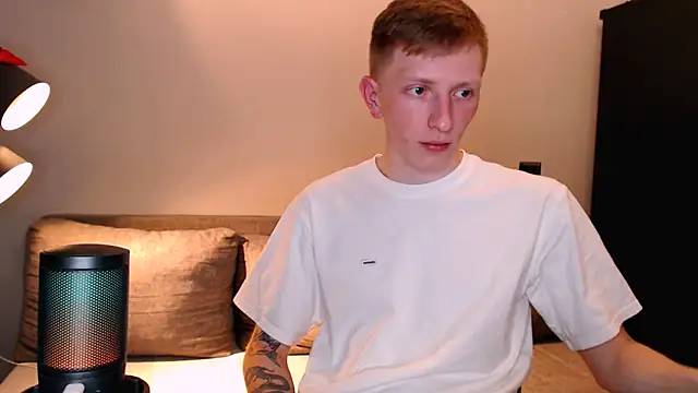 juliaanddima online show from November 2, 2025, 9:09 pm