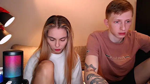 juliaanddima online show from November 9, 2025, 10:25 pm