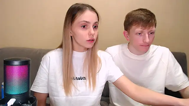 Snapshot of juliaanddima chatting on February 16, 2026, 10:18 pm juliaanddima online show from February 16, 2026, 10:18 pm