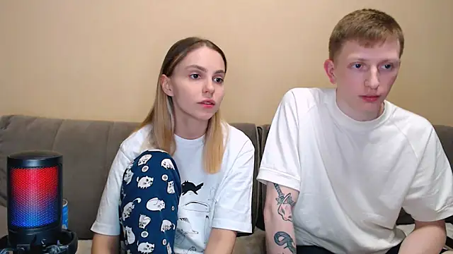 juliaanddima online show from May 9, 2026, 9:51 pm