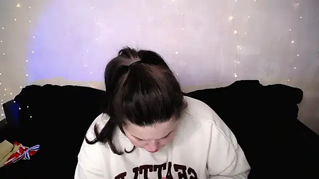 Emily Mo online show from March 1, 2026, 6:46 am