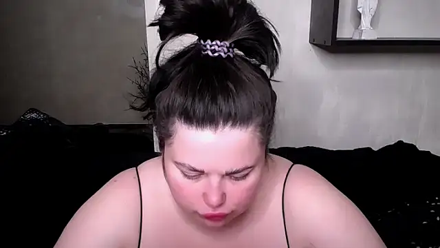 Snapshot of Emily_Mo chatting on October 16, 2025, 5:16 am Emily Mo online show from October 16, 2025, 5:16 am