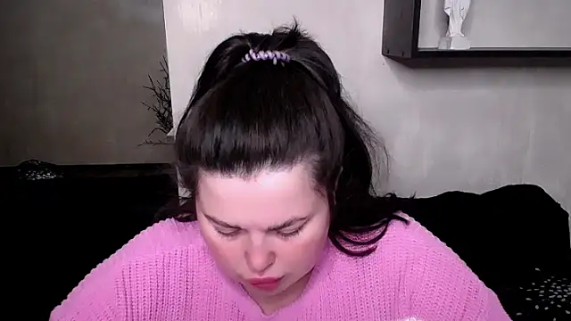 Snapshot of Emily_Mo chatting on October 19, 2025, 5:43 am Emily Mo online show from October 19, 2025, 5:43 am