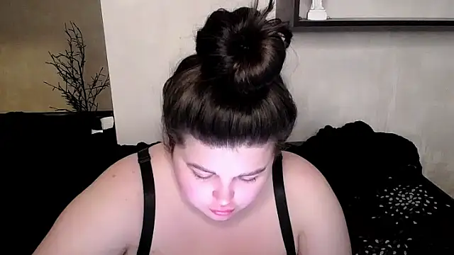 Snapshot of Emily_Mo chatting on November 12, 2025, 6:50 am Emily Mo online show from November 12, 2025, 6:50 am