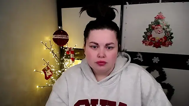 Snapshot of Emily_Mo chatting on December 2, 2025, 6:48 am Emily Mo online show from December 2, 2025, 6:48 am