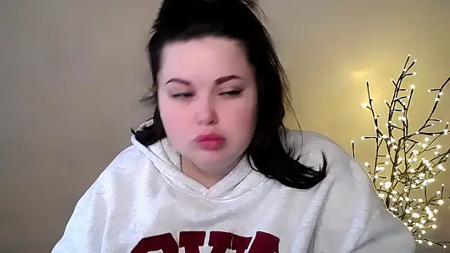 Snapshot of Emily_Mo chatting on November 26, 2025, 6:46 am Emily Mo online show from November 26, 2025, 6:46 am