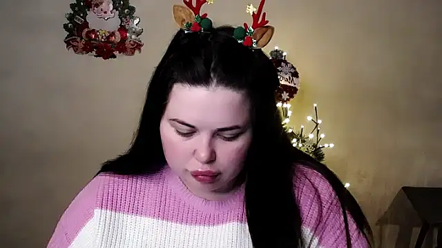 Emily Mo online show from December 15, 2025, 6:19 am