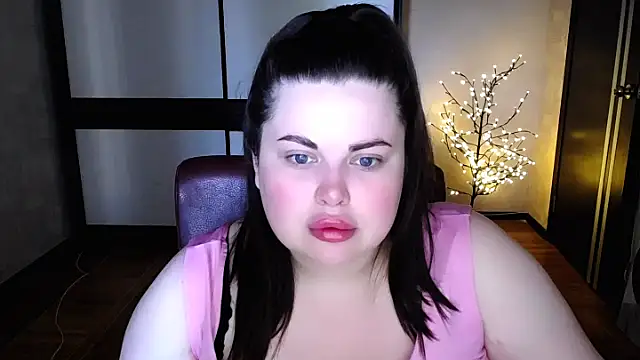 Snapshot of Emily_Mo chatting on July 5, 2026, 5:58 am Emily Mo online show from July 5, 2026, 5:58 am